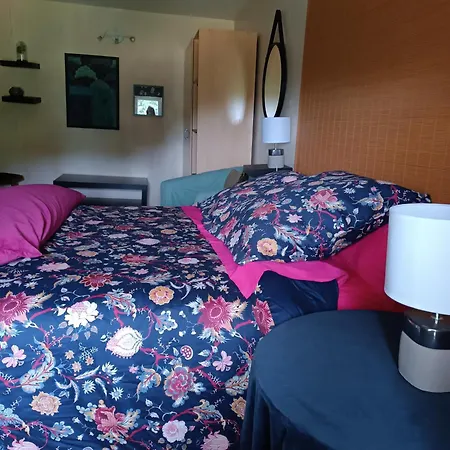 Au Perche בית אירוח *